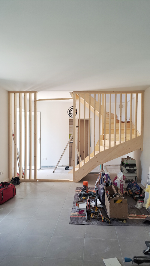 L’escalier est posé sur le chantier du projet _MATHURIN !